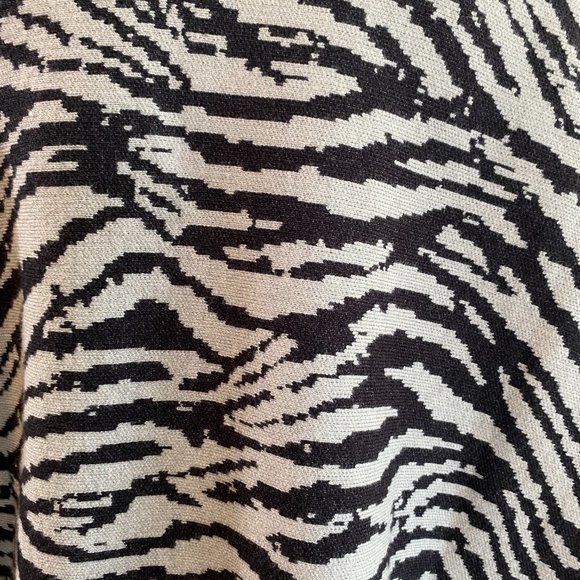 Christian Siriano NY Exotic Print Fringed Poncho Jacket NWOT Women's Size S / M - Picture 9 of 12